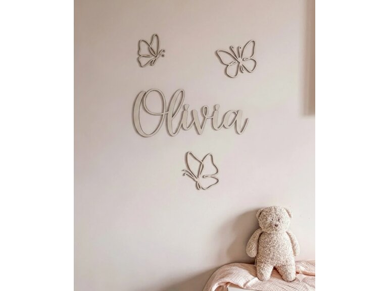 Houten naam met Vlinders voor baby en kinderkamer