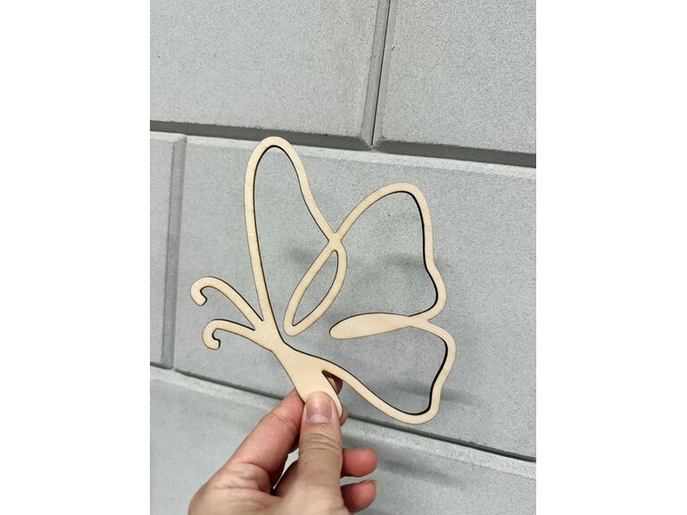 Houten naam met Vlinders voor baby en kinderkamer