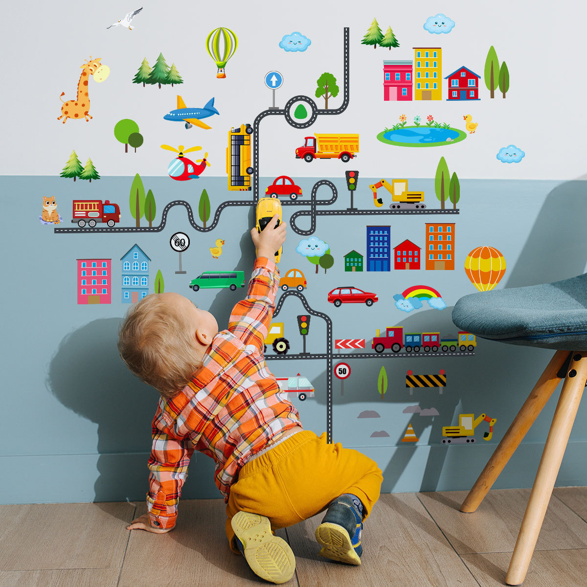 Muursticker auto weg voertuigen stad dieren kinderkamer 112x107cm