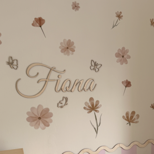 Houten naam met Vlinders voor baby en kinderkamer