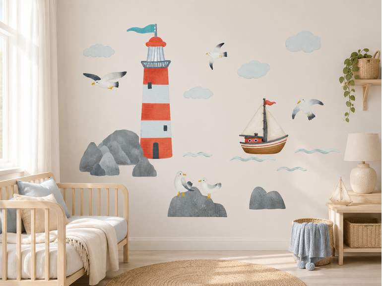 Muursticker zee kinderkamer met vuurtoren, zeilboot en meeuwen – watercolor zee thema Stickerkamer Muursticker zee kinderkamer met vuurtoren, zeilboot en meeuwen – watercolor zee thema