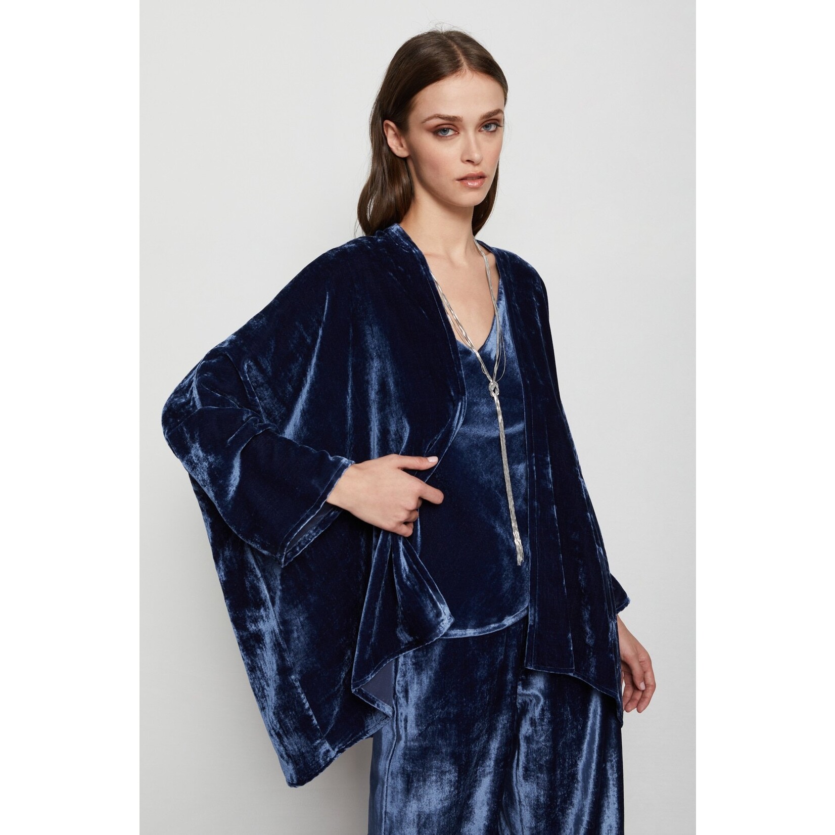 Ottod'Ame DG5952 kimono jasje in anthraciet velours 82% rayon en18% PA