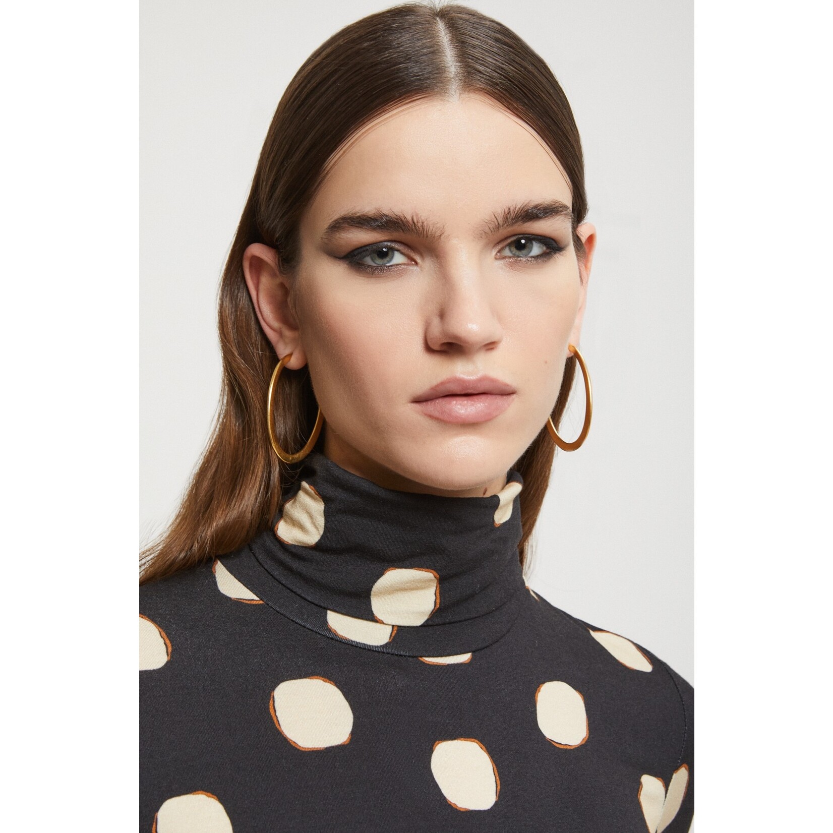 Ottod'Ame DM8061 aangesloten top met col zwart viscose