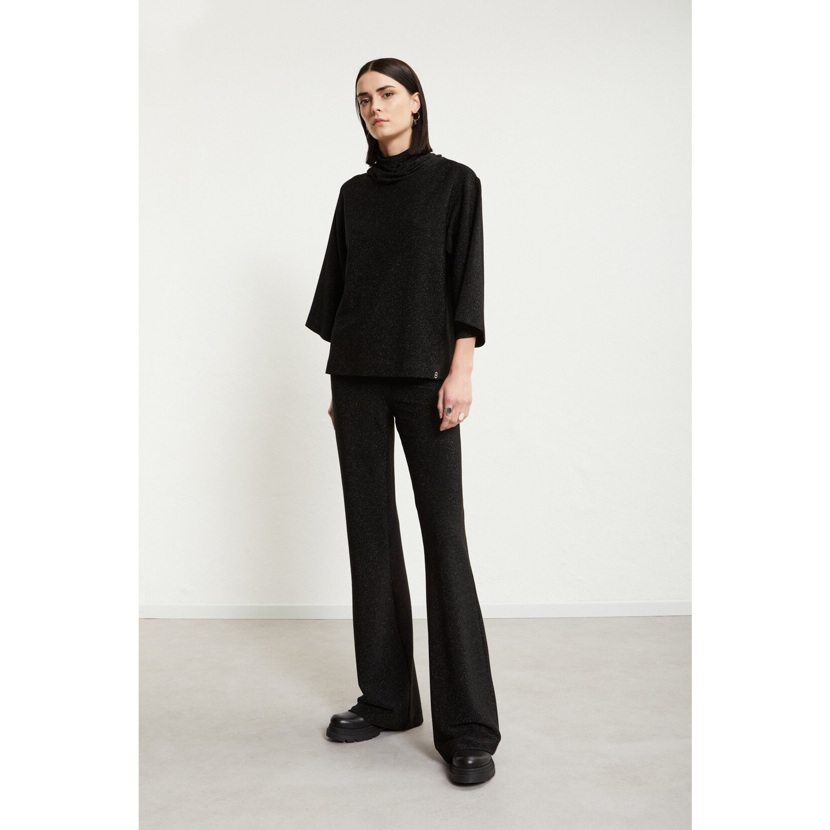 Ottod'Ame DMF0013 zwarte sweater lurex 79% viscose 9% nylon 9% poly en elastan