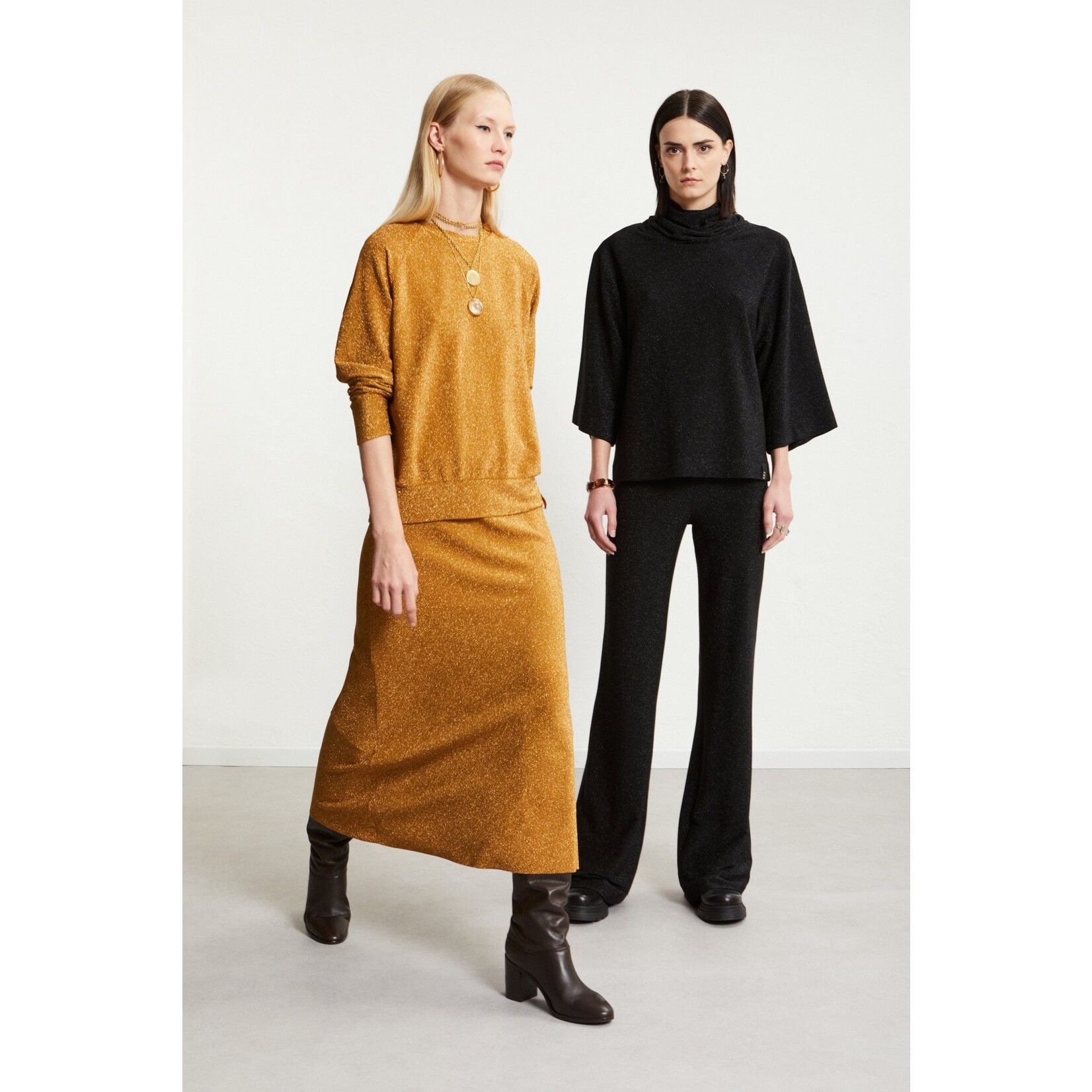 Ottod'Ame DMF0013 zwarte sweater lurex 79% viscose 9% nylon 9% poly en elastan