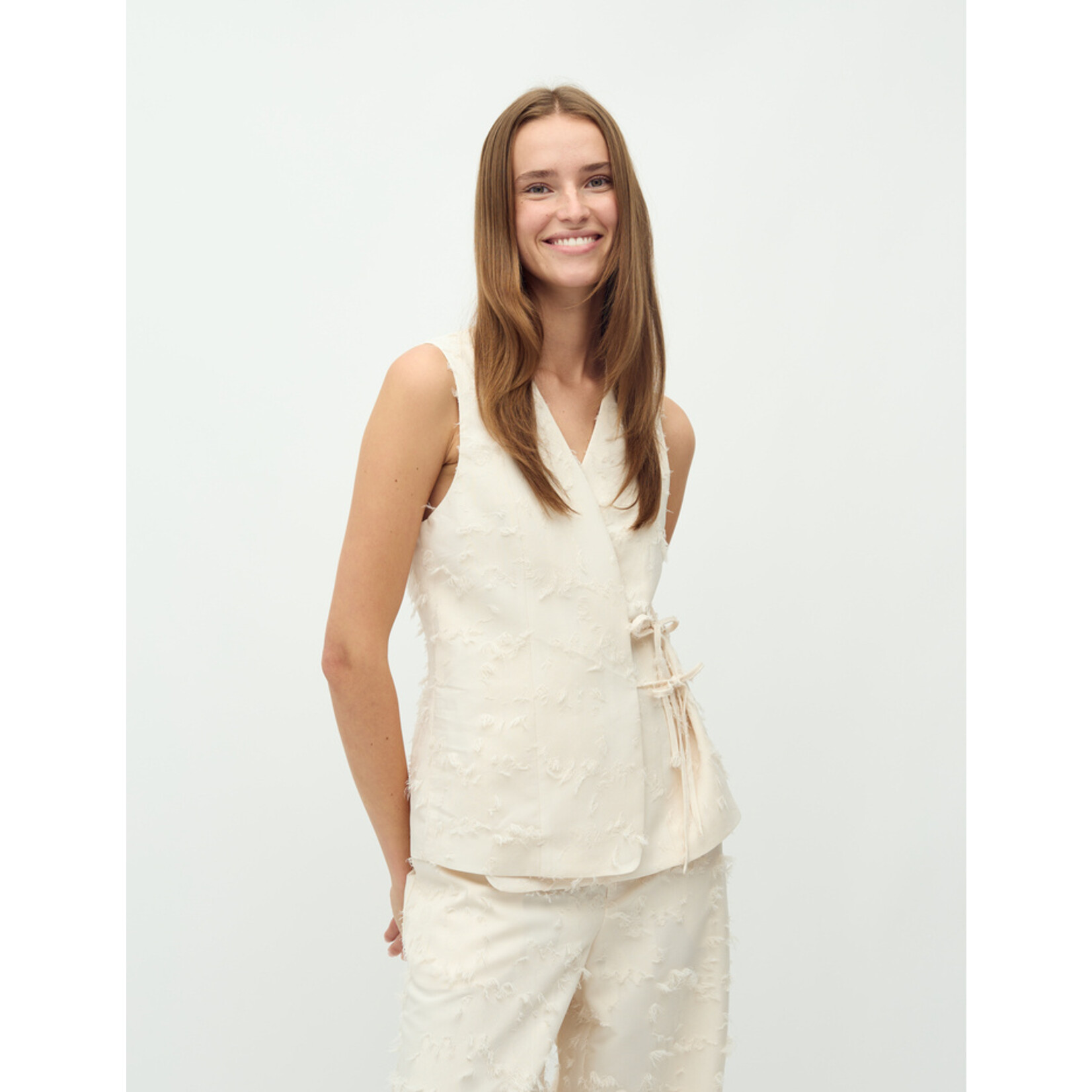 mbyM Wrenley-M Bloomilla mouwloos jasje 100% polyester