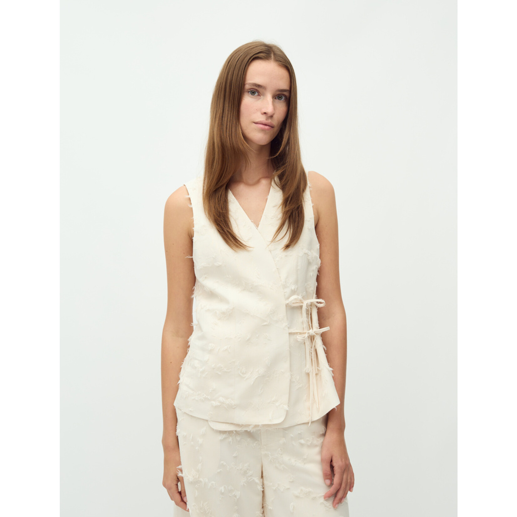 mbyM Wrenley-M Bloomilla mouwloos jasje 100% polyester