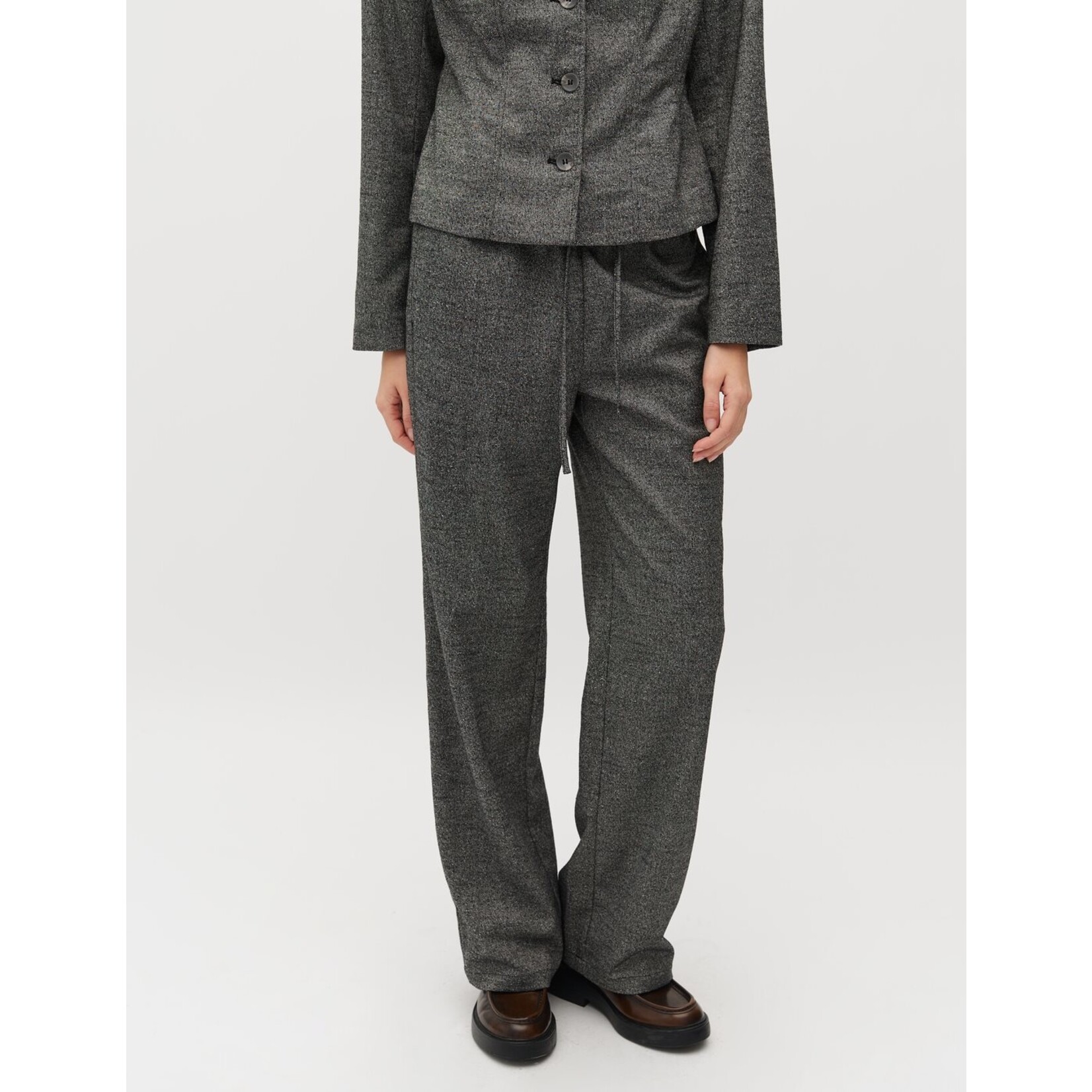 mbyM Cyrill-M pant, 50% polyester, 48% viscose en 2% elastan.