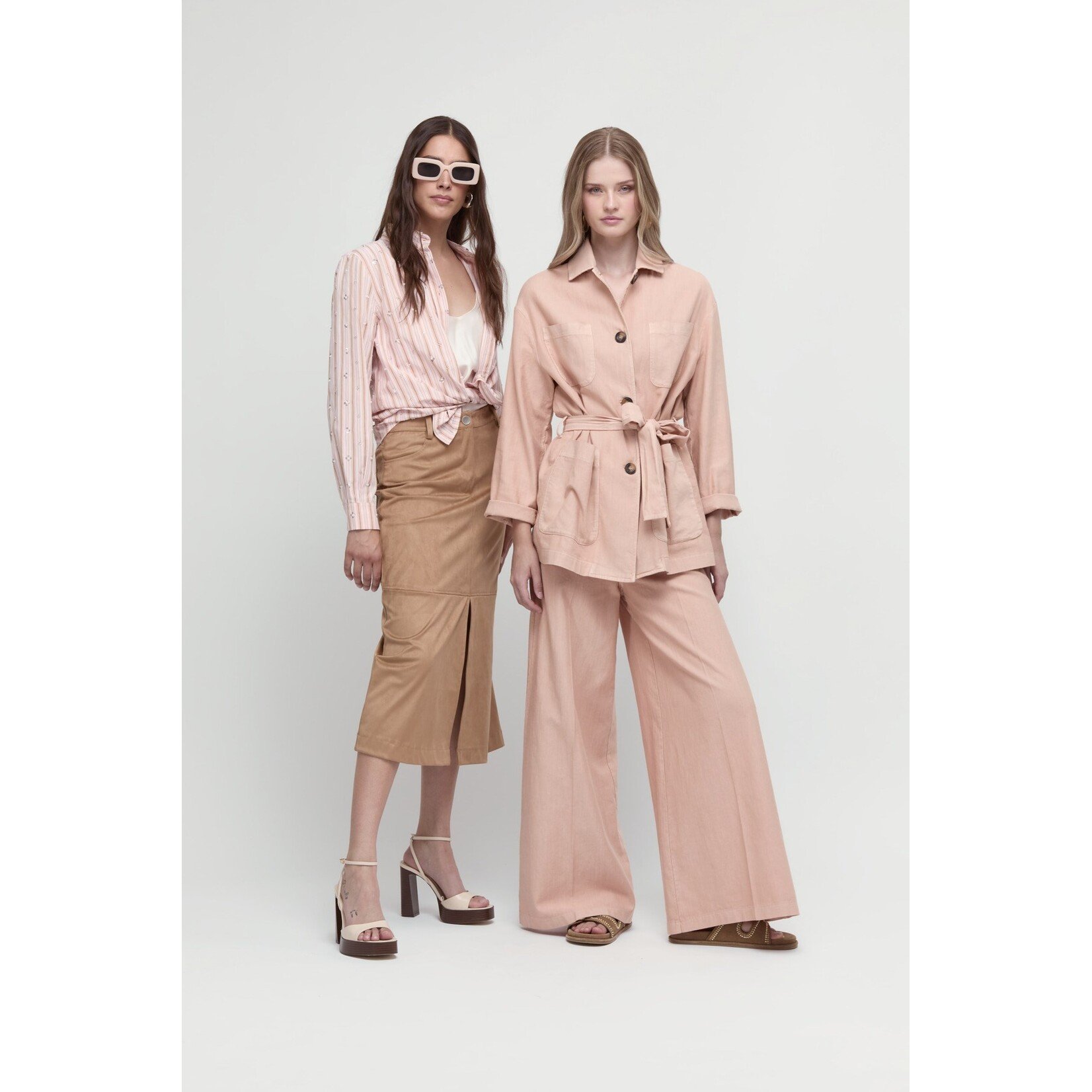 Même Road M5485C jasje van 100% katoen, kleur nude.