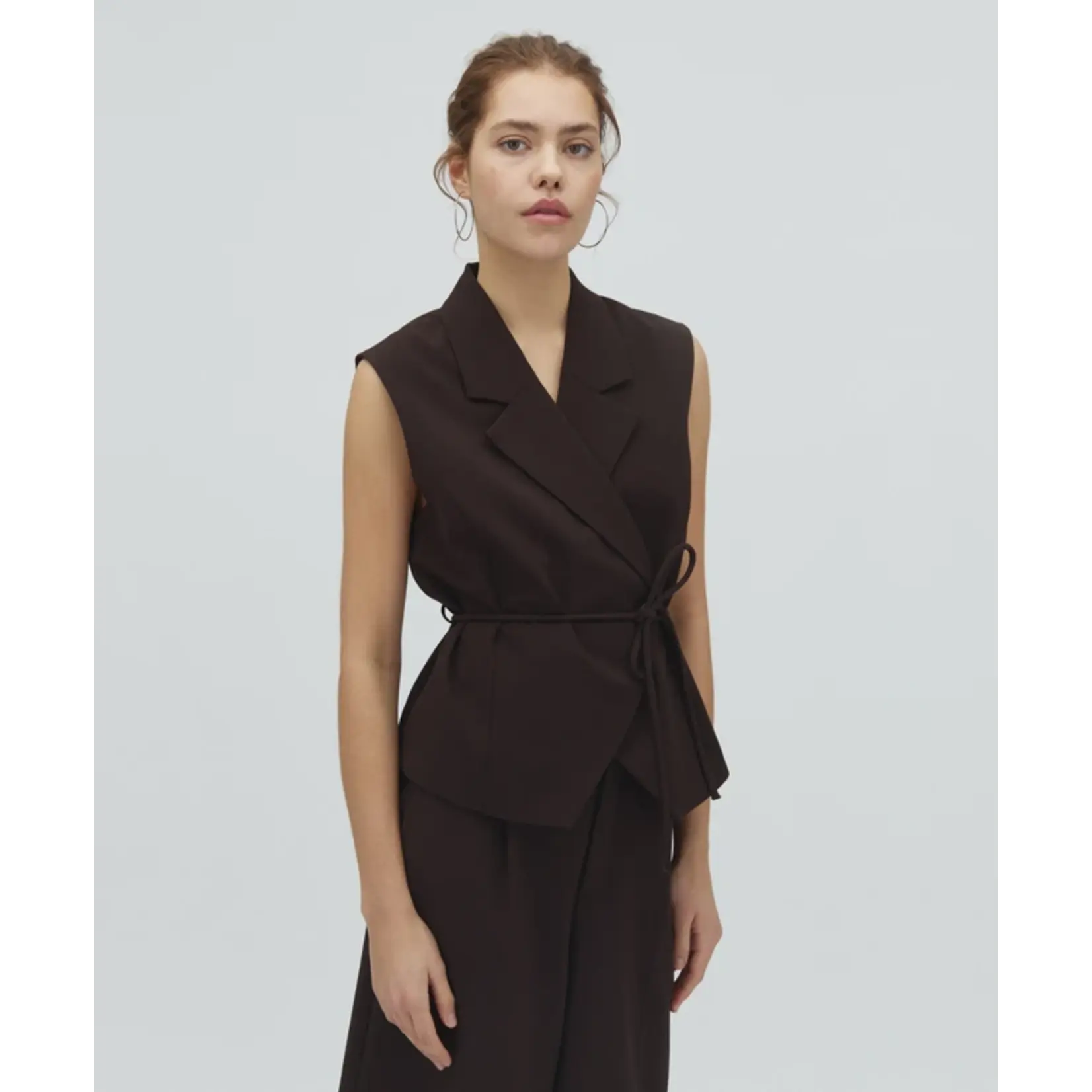 mbyM Gilet Evelora-M, Willah 63% gerecycled poly, 33% visc. en 4% elastan.