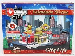 Bburago City Life Adventskalender incl. 1:43 miniatuur modellen en zeer veel accessoires - Verpakkingsschade