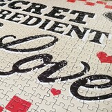 Tactic The Secret Ingredient Is Love – Puzzel – 1000 stukjes – Warme Tekstpuzzel – Rustgevend Ontwerp – Hoogwaardige Scandinavische Kwaliteit