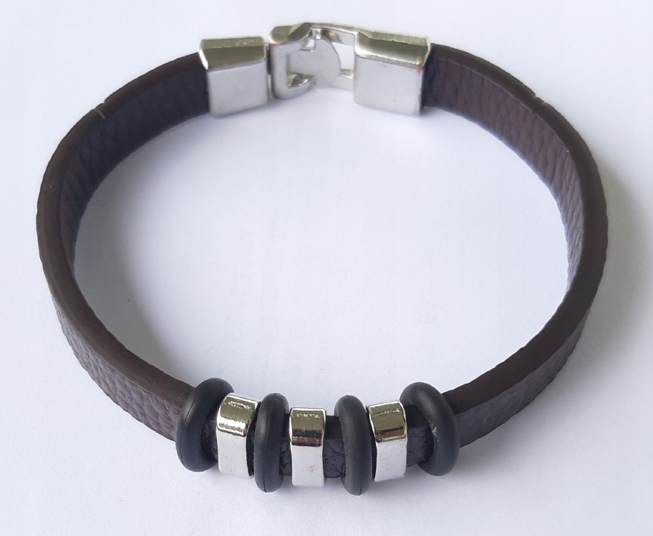 Heren armband lederlook bruin met rubberen details 21,5cm