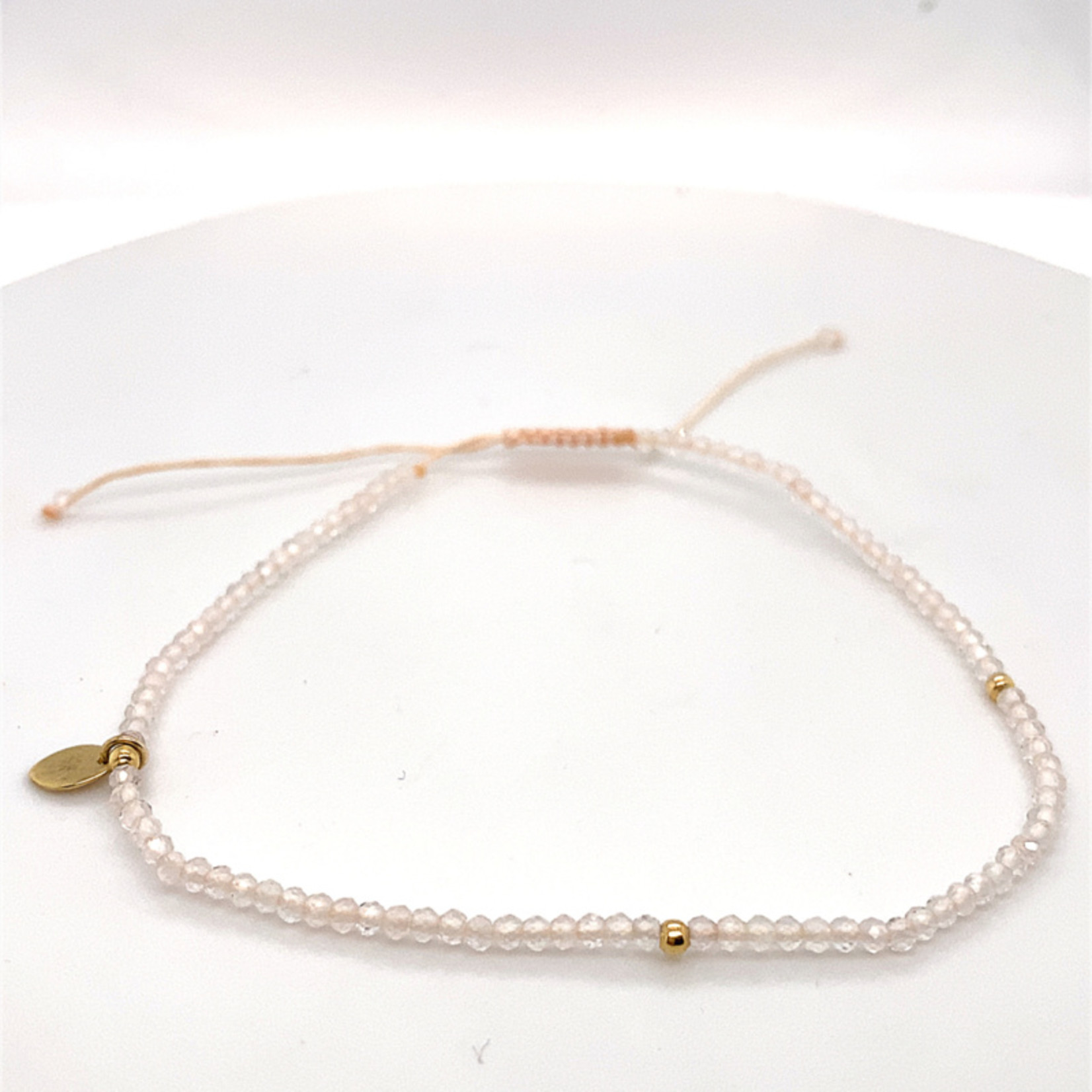 Vintage & Occasion  Cataleya Jewels fijne armband met maansteen steentjes en goud