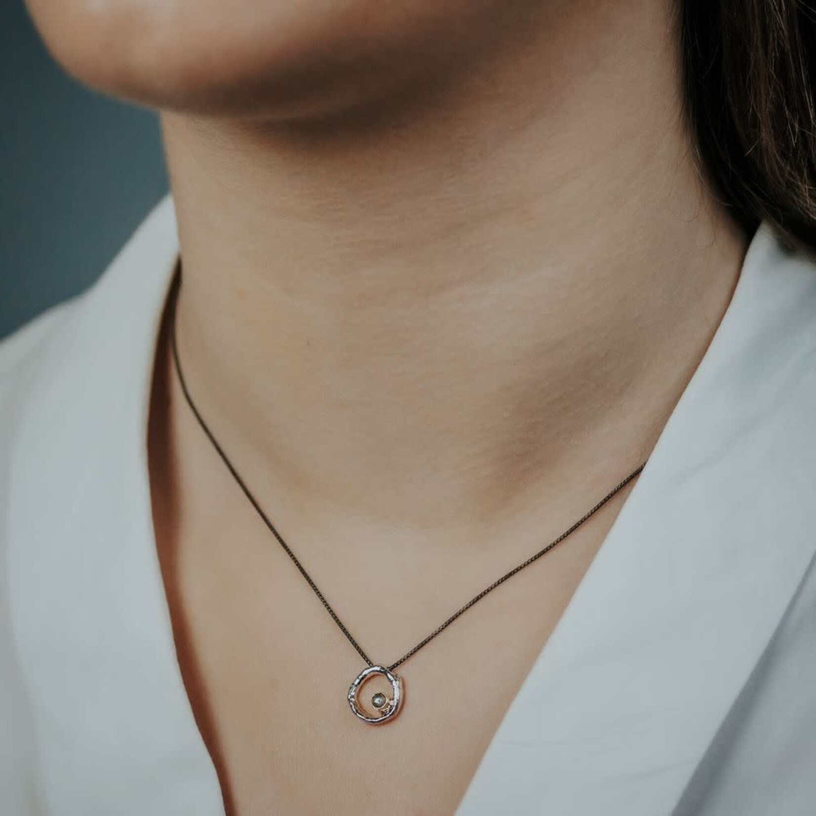 Jéh Jewels Jeh Jewels collier oxy cirkel en 9 karaat met Labradoriet 21114