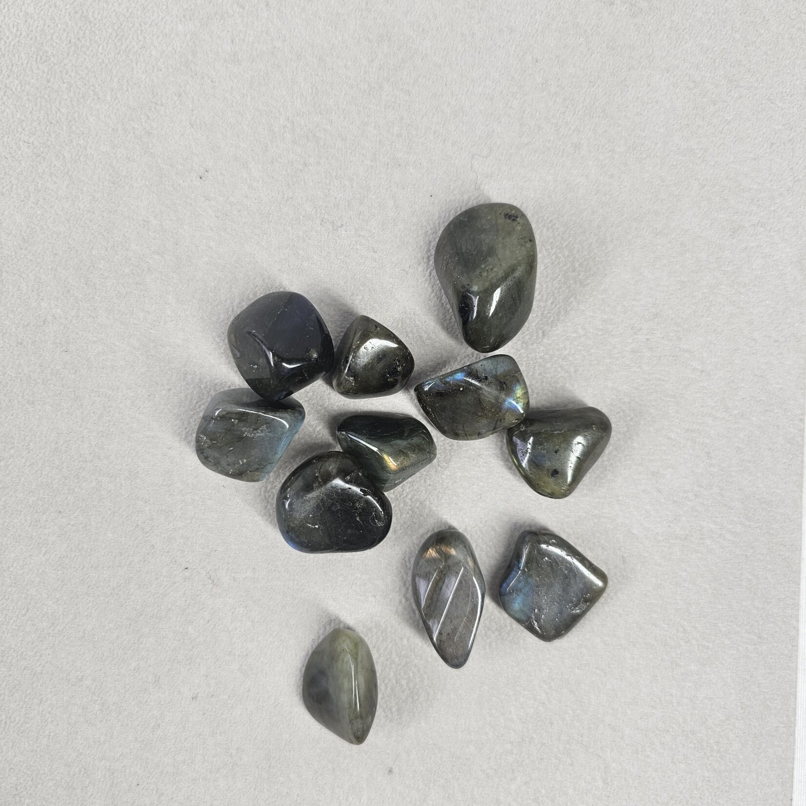 Trommelstenen jaspis, labradoriet, lapis lazuli, larimar