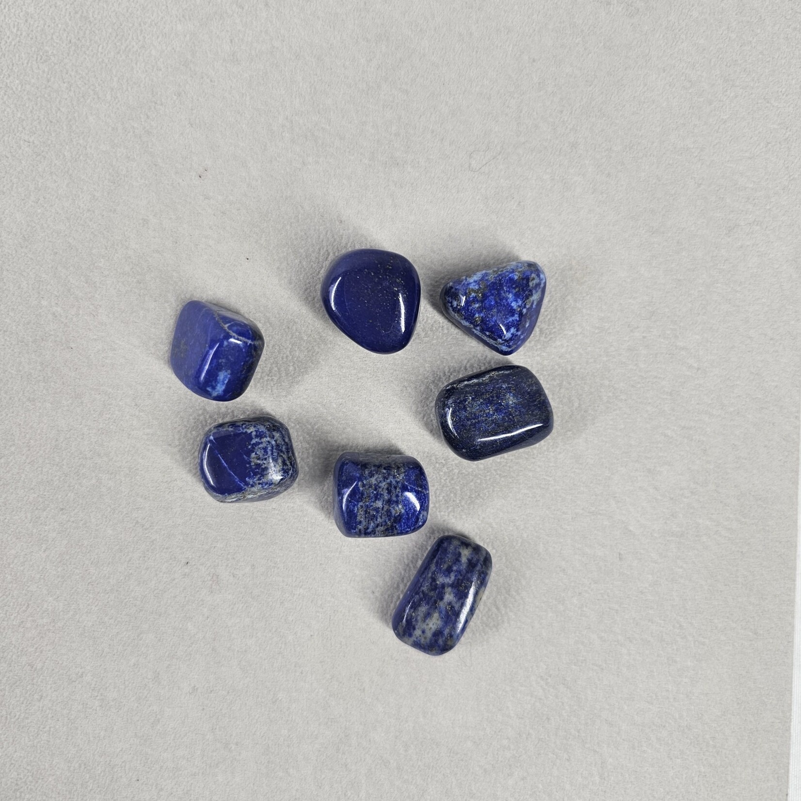 Trommelstenen jaspis, labradoriet, lapis lazuli, larimar