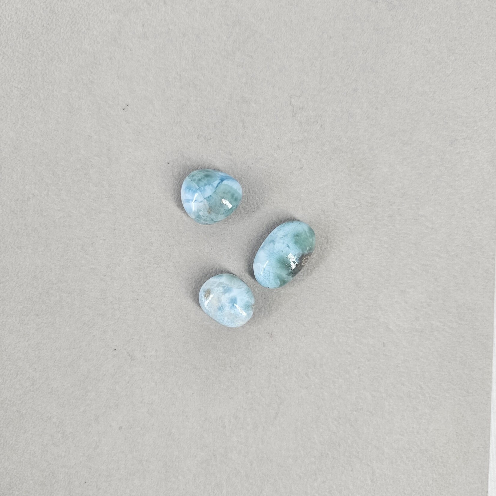Trommelstenen jaspis, labradoriet, lapis lazuli, larimar