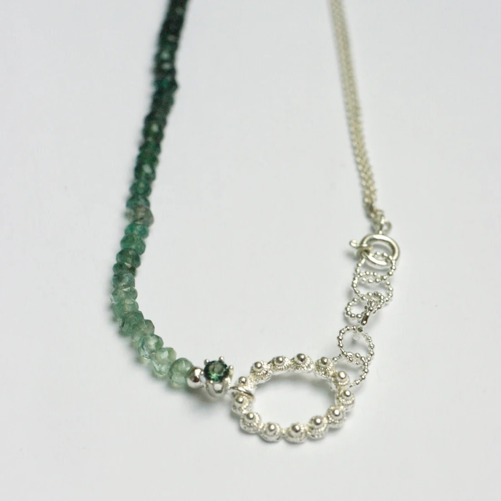 Hester Zagt Hester Zagt collier Zeeuwse knoop ovaaltje toermalijn en spinel