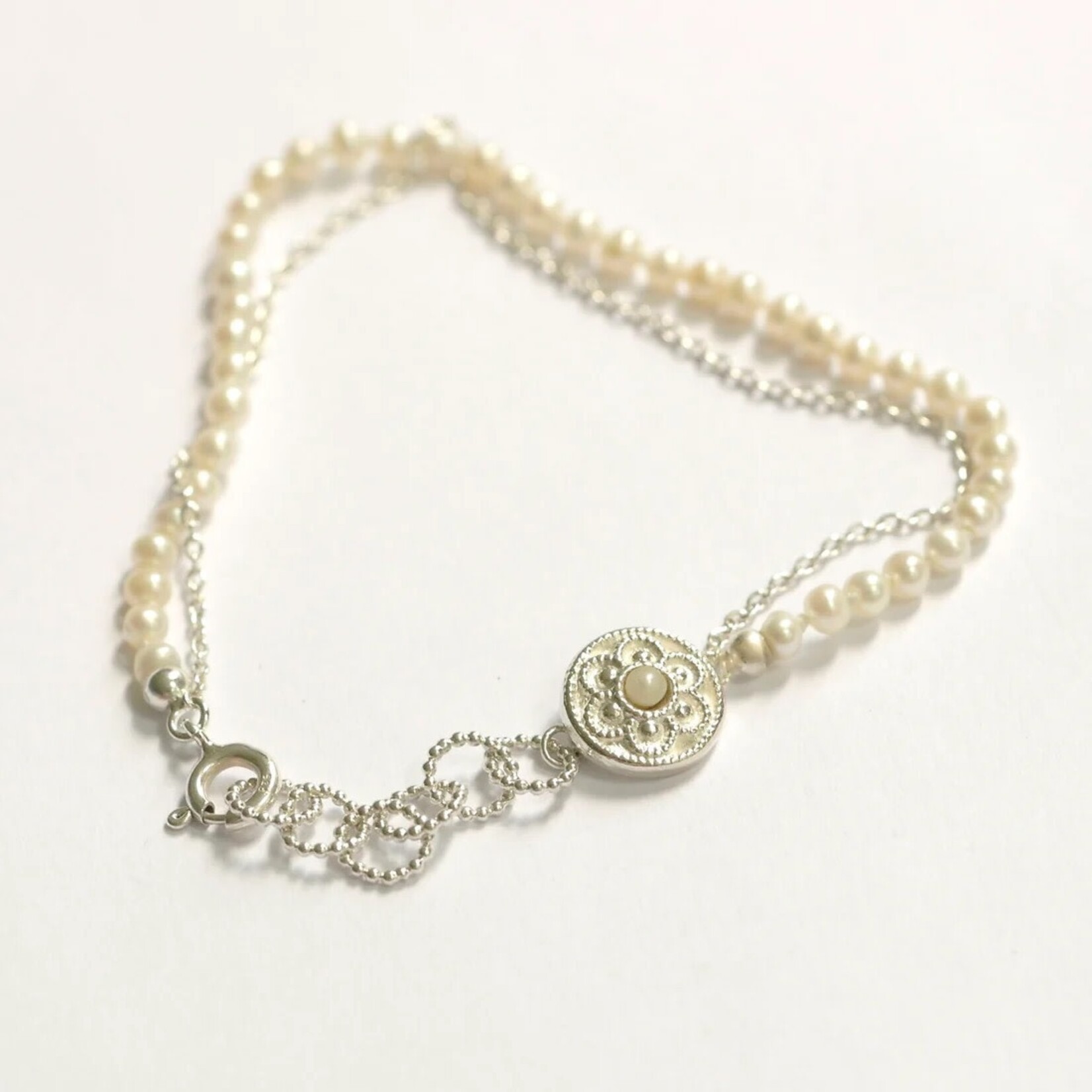 Hester Zagt Hester Zagt armband Oma's knoopje pareltjes wit