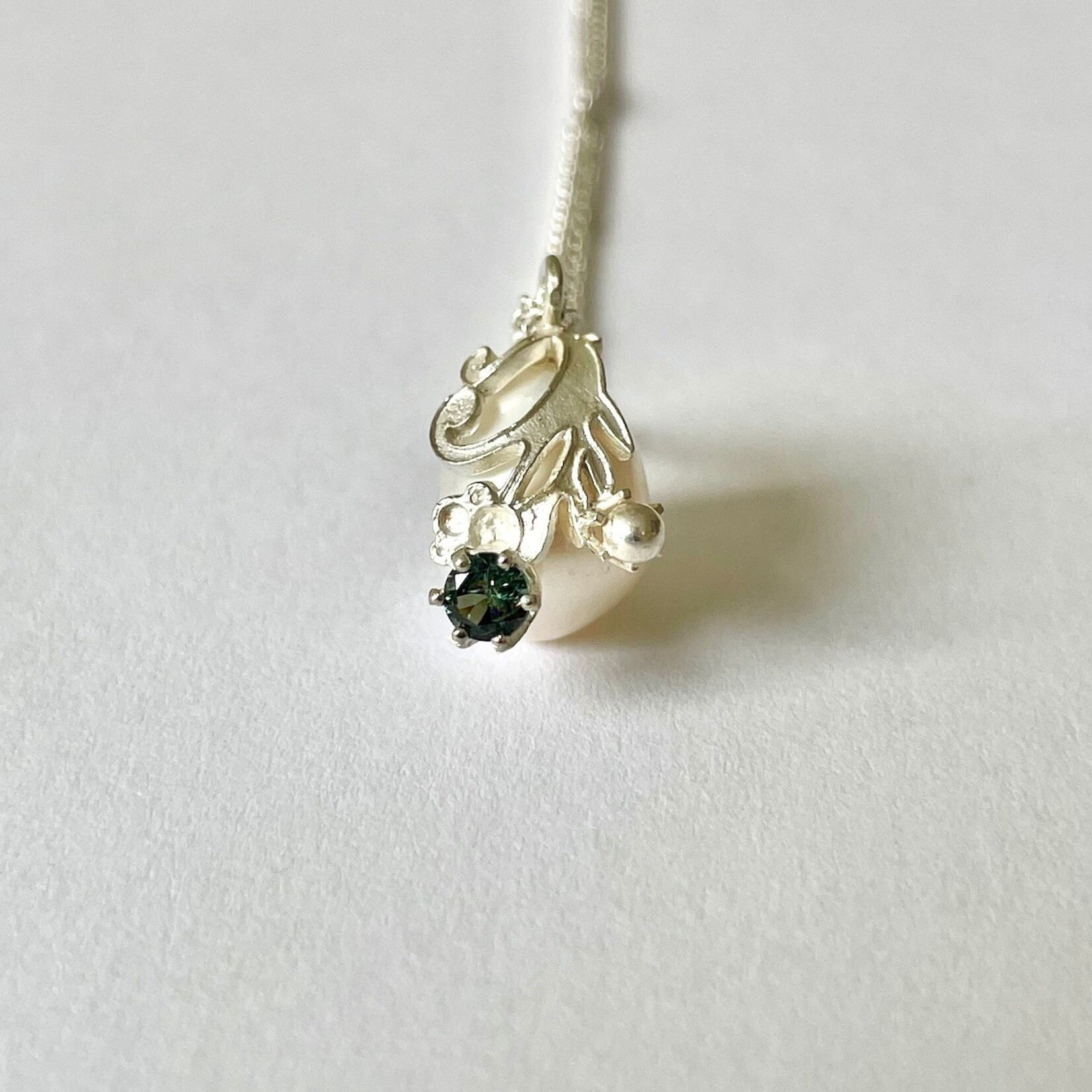 Hester Zagt Hester Zagt collier takje zilver met parel en spinel