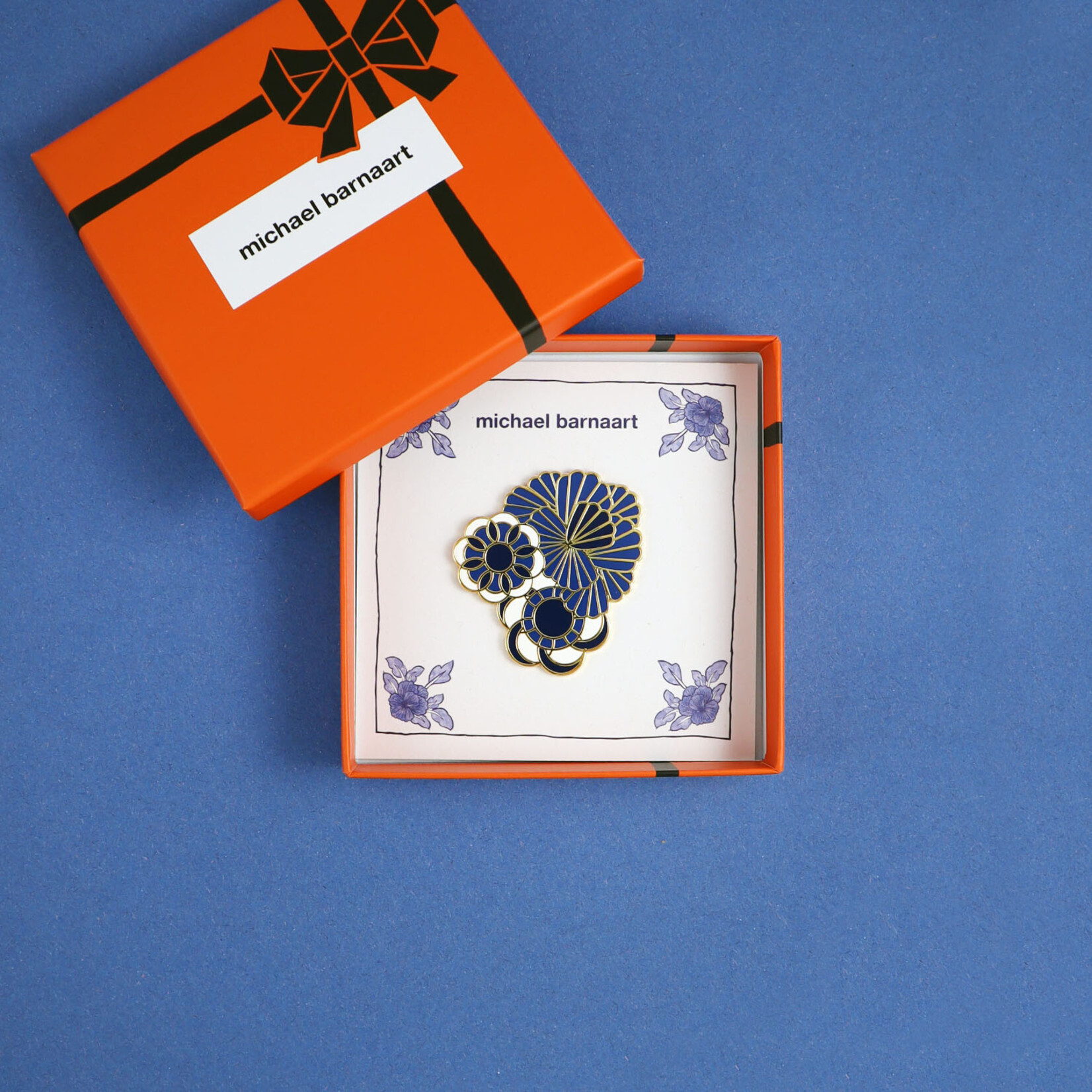 Michael Barnaart Michael Barnaart broche Delfts Blauw floral