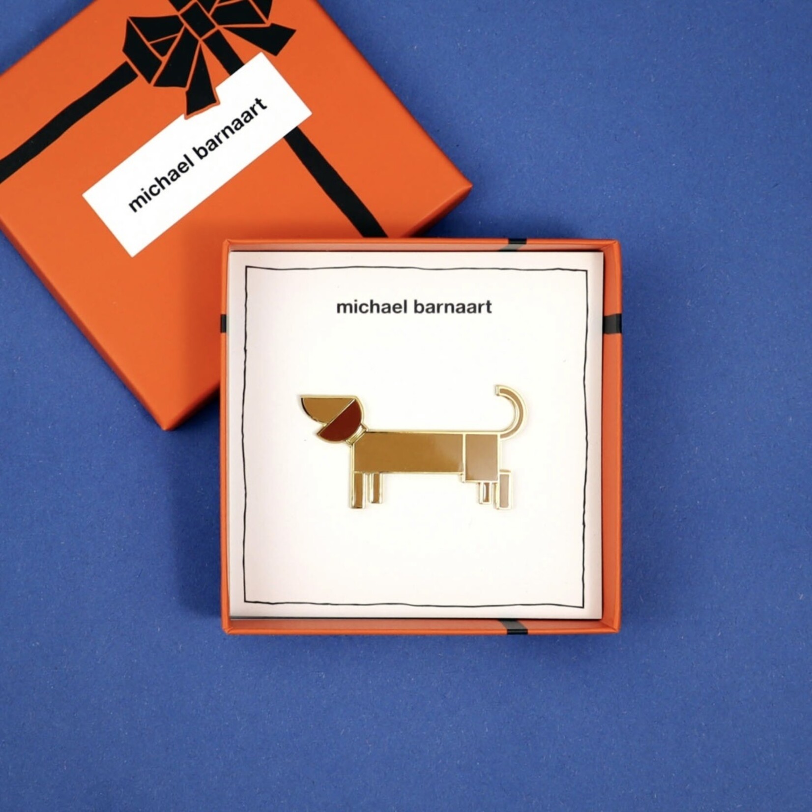Michael Barnaart Michael Barnaart broche Teckel bruin