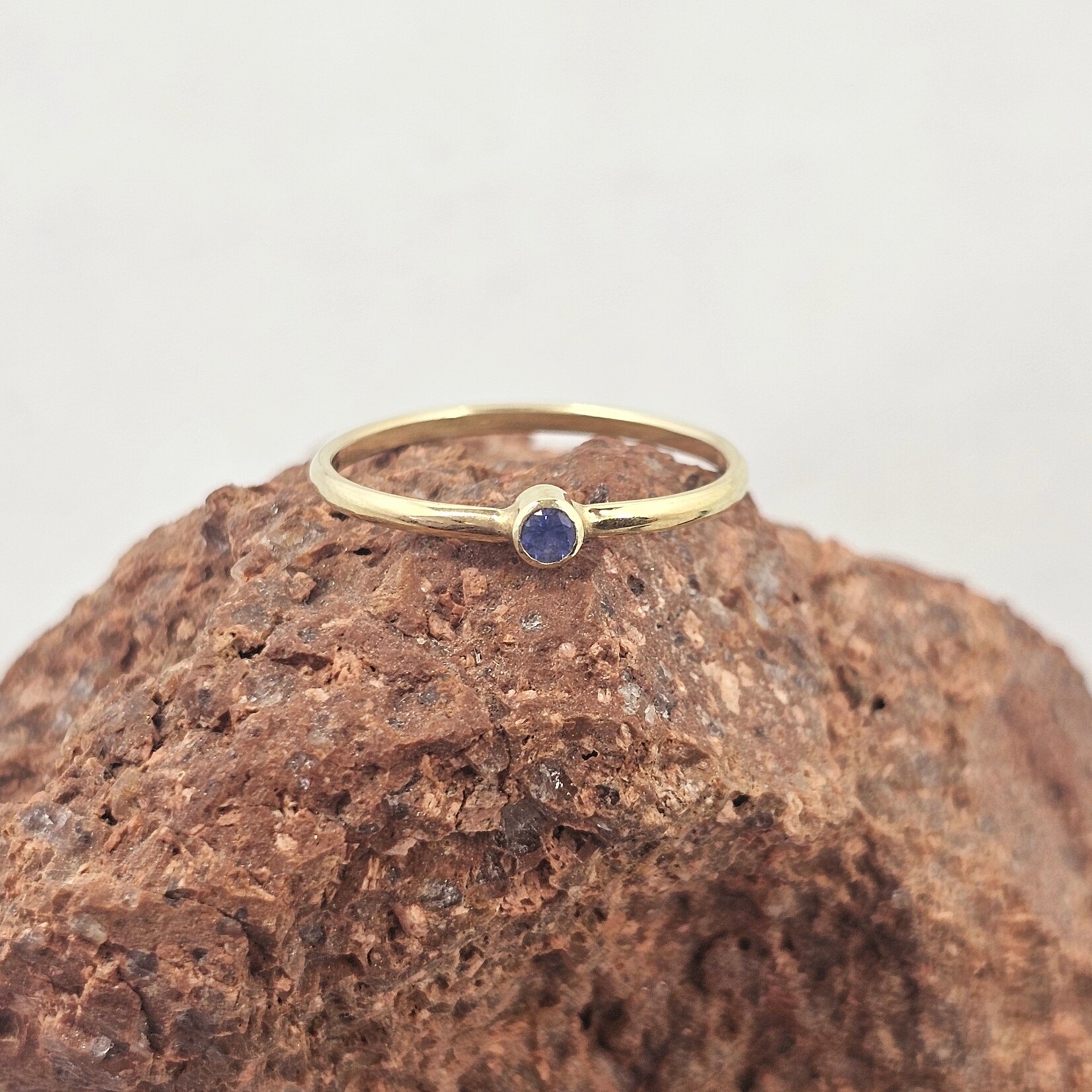 Atelier Île d'Or Ile d'Or ring Jeanne saffier 2,5 mm