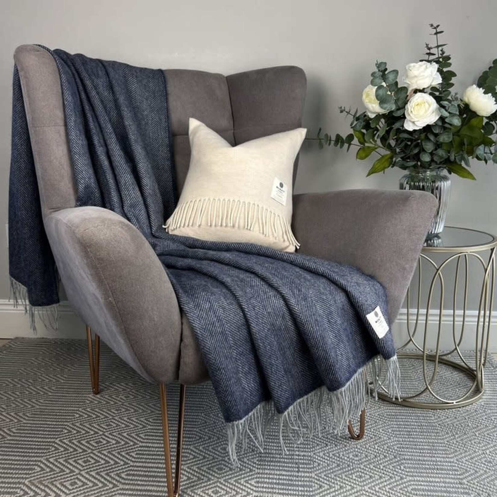 McNutt of Donegal McNutt deken Collection 100% merino 200 x 145 cm Faded Denim HB