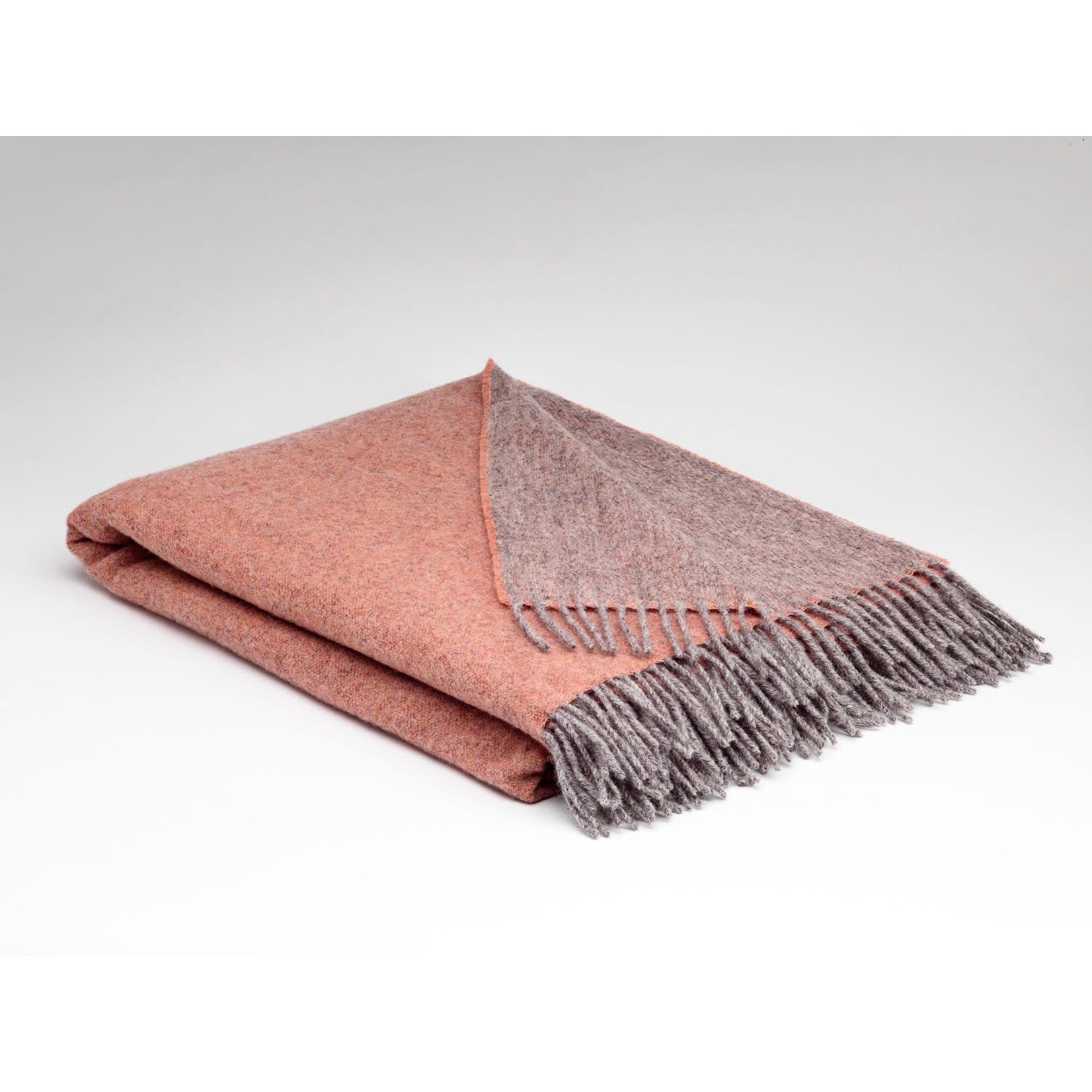 McNutt of Donegal McNutt deken Collection 100% merino 200 x 145 cm Peach Nectar Reversible
