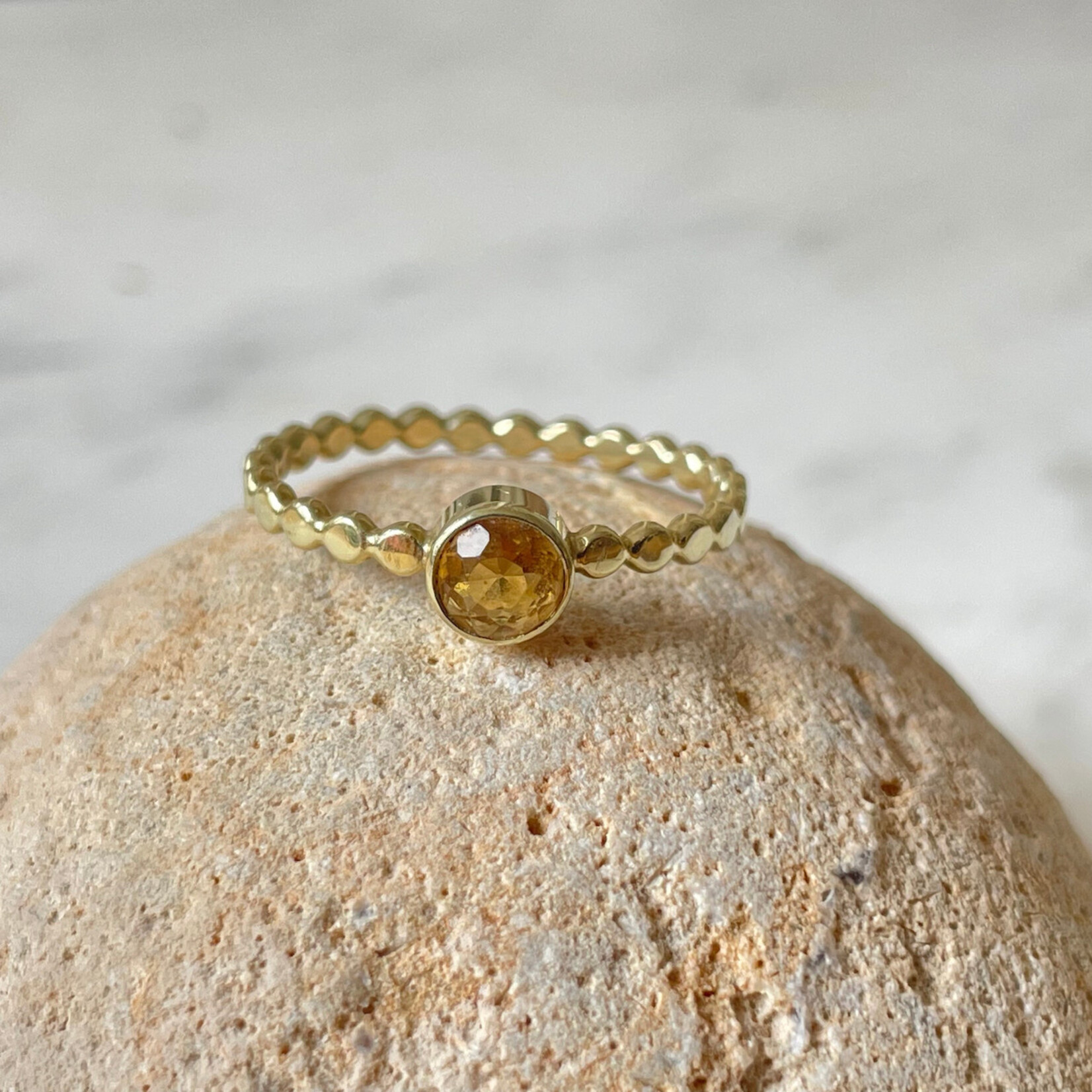 Atelier Île d'Or Ile d'Or Brigitte ring 14 karaat geelgoud met citrien 5 mm