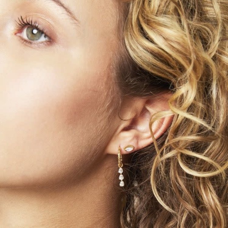 J.Y.M. Earrings Diamonds In A Row Gold