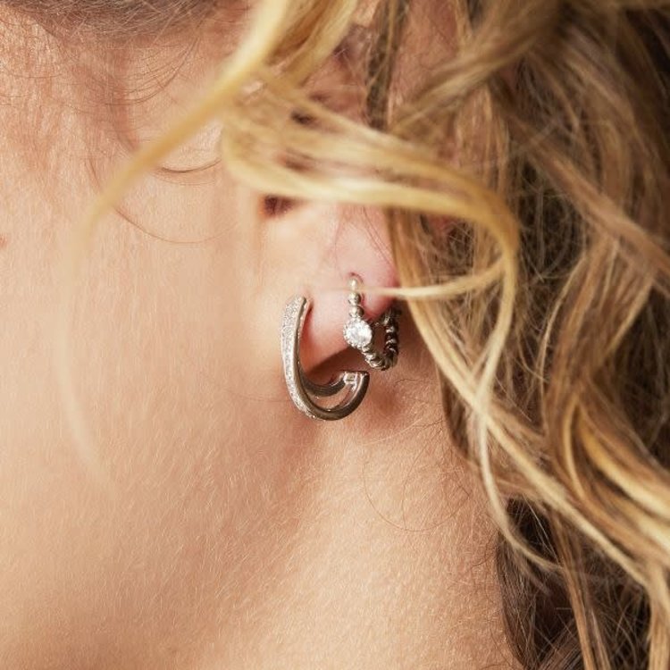 J.Y.M. Earrings Pearls In A Row Gold White Stone