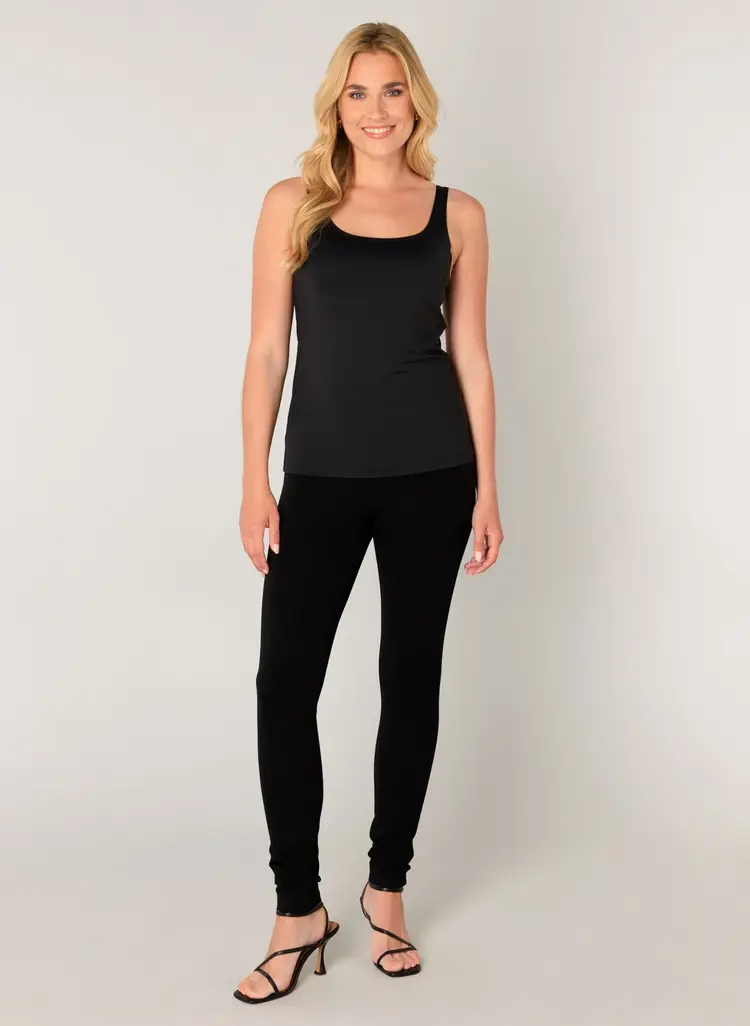 Base Level Yan Top - black