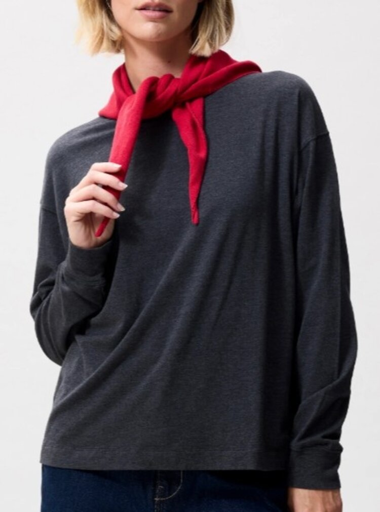 Catwalk Junkie Triangle scarf - ribbon red