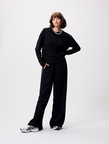 Catwalk Junkie Loose Fit Tshirt With Lace Sleeves - black