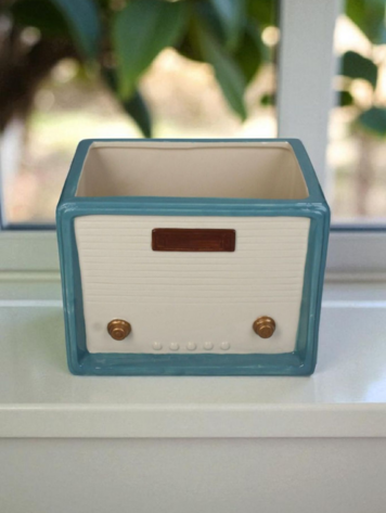 Planter Retro Radio Dolomite Multi 20.2x15.2x14.7cm