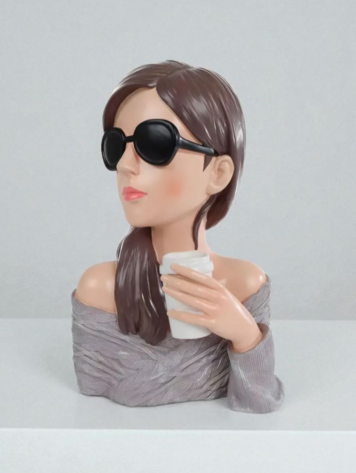 Sculptuur Lady met bril – Beige polystone beeld 27cm