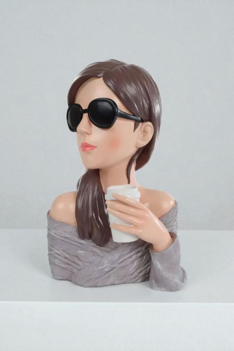 Sculptuur Lady met bril – Beige polystone beeld 27cm