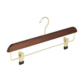 Rok / broekhanger beukenhout walnoten gebeitst met messinghaak en anti-slip knijpers