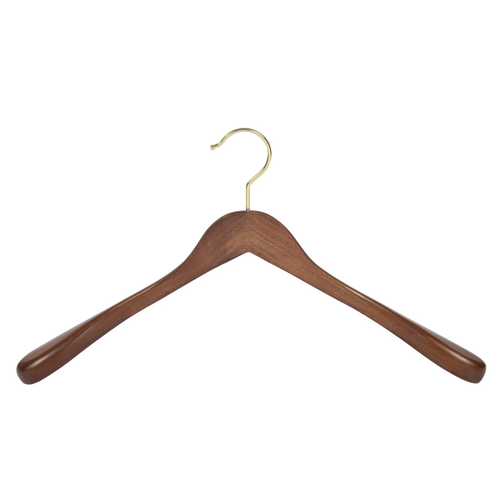 DE KLEDINGHANGER GIGANT Mantel / kostuumhanger (geknikt) beukenhout walnoten gebeitst met messinghaak en schouderverbreding DE KLEDINGHANGER GIGANT Mantel / kostuumhanger (geknikt) beukenhout walnoten gebeitst met messinghaak en schouderverbreding