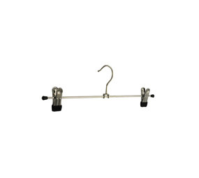 Rok / broekhanger metaal verchroomd met anti-slip (zwart) knijpers Rok / broekhanger metaal verchroomd met anti-slip (zwart) knijpers