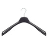 MH Mantel / kostuumhanger (gebogen) kunststof zwart met schouderverbreding MH Mantel / kostuumhanger (gebogen) kunststof zwart met schouderverbreding