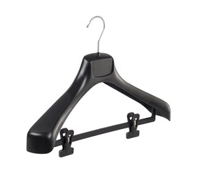 Mantel / kostuumhanger (gebogen) kunststof zwart met schouderverbreding en anti-slip knijpers