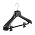 Mantel / kostuumhanger (gebogen) kunststof zwart met schouderverbreding en anti-slip knijpers Mantel / kostuumhanger (gebogen) kunststof zwart met schouderverbreding en anti-slip knijpers