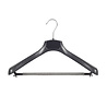 Mantel / kostuumhanger kunststof zwart met schouderverbreding en anti-slip broeklat (2 mm schuim), 39 cm Mantel / kostuumhanger kunststof zwart met schouderverbreding en anti-slip broeklat (2 mm schuim), 39 cm