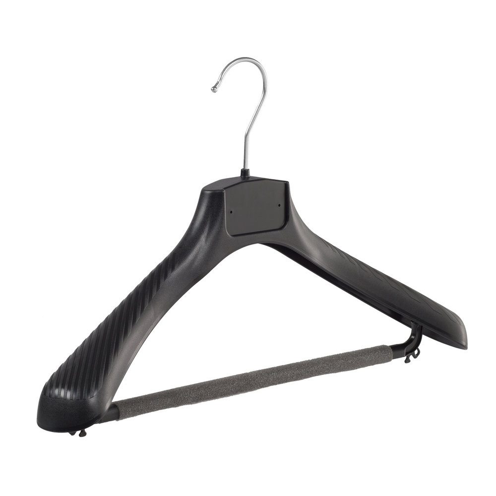 Mantel / kostuumhanger (gebogen) kunststof zwart met schouderverbreding en anti-slip broeklat (2 mm schuim)