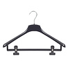 Mantel / kostuumhanger kunststof zwart met schouderverbreding en anti-slip knijpers, 38 cm Mantel / kostuumhanger kunststof zwart met schouderverbreding en anti-slip knijpers, 38 cm