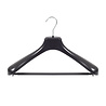 Mantel / kostuumhanger kunststof zwart met schouderverbreding en broeklat, 39 cm Mantel / kostuumhanger kunststof zwart met schouderverbreding en broeklat, 39 cm