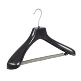 Mantel / kostuumhanger (gebogen) kunststof zwart met schouderverbreding en anti-slip broeklat (2 mm schuim) Mantel / kostuumhanger (gebogen) kunststof zwart met schouderverbreding en anti-slip broeklat (2 mm schuim)